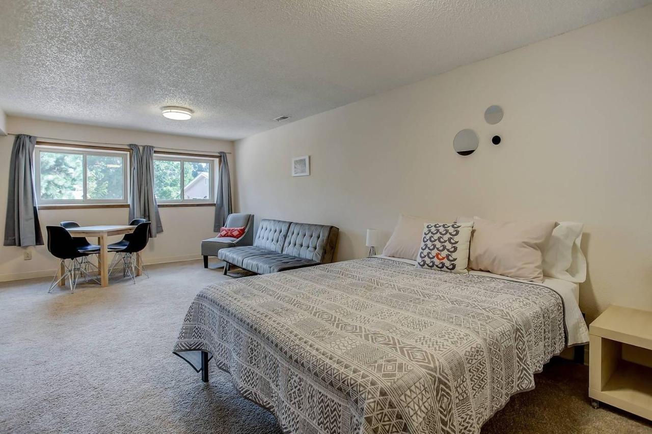 Bright & Cozy Studio Apartment In Colorado Springs Exterior photo